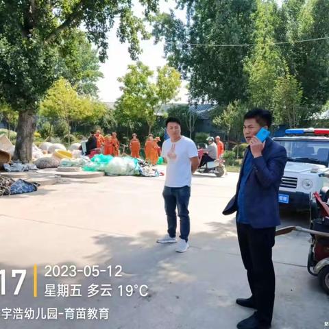 全面清理堆积垃圾，消除易燃安全隐患。