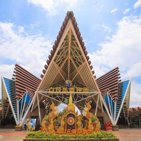 双减引领新实践  研学活动促成长----三里二中2023年南宁方特研学实践活动