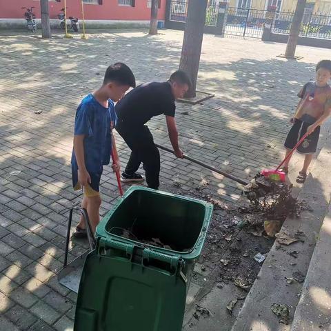 【关爱学生幸福成长】——小寨学区慕堡联办小学进行大扫除活动