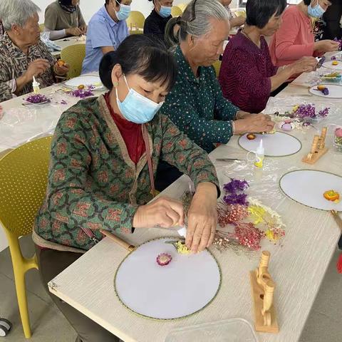 【三板村妇联】“巧手生花  制扇至美”——三板村迎母亲节干花团扇活动