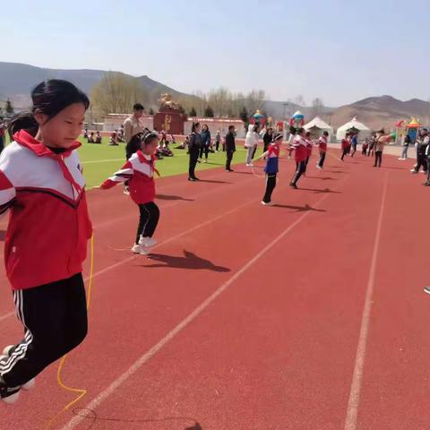 乌兰毛都小学“绳舞飞扬，跃动童年”校园跳绳比赛