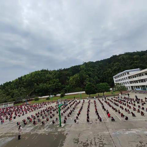 “防震减灾，从我做起”——八江镇第二小学防震安全逃生演练活动