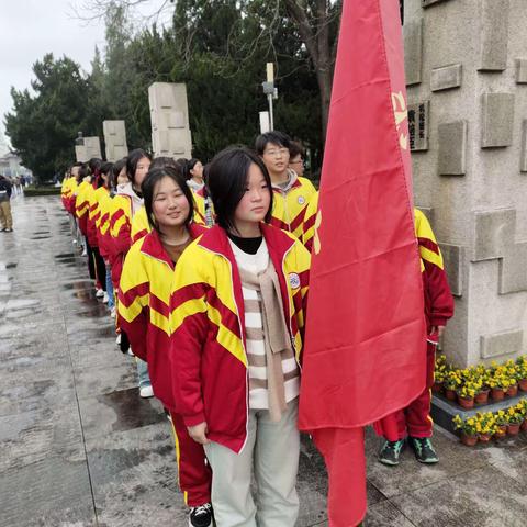 缅怀革命先烈   赓续红色血脉——大兴九年制学校学生代表瞻仰刘老庄八十二烈士陵园