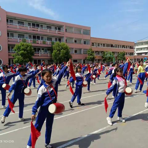 “鼓”出风采，“敲”出快乐——淅川县金河希望小学腰鼓社团活动掠影