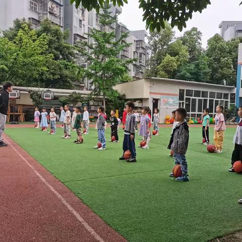 “篮”不住的乐趣——石板滩标准化中心幼儿园东风分园大三班