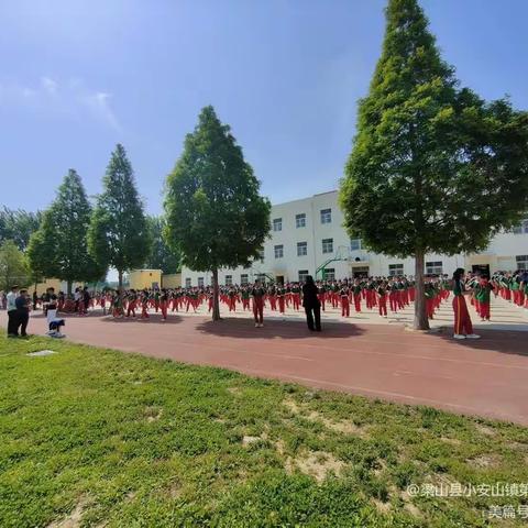 指导促前行 润物细无声——梁山县开展城乡一体化大教研活动