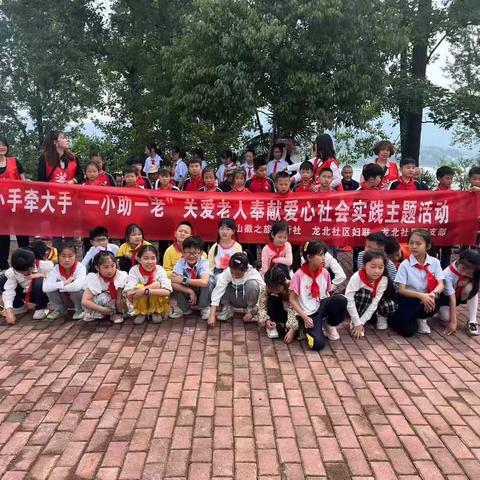 甘棠中心学校208班献爱心乌石敬老院(孝行天下，爱满人间)♥♥