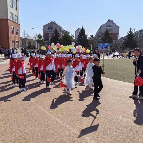 五月春暖日 运动进行时敦化市第三小学春季趣味田径运动会一年七班学生风采