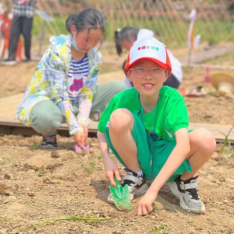 “种下一粒籽，收获万点绿 ”——2023年武汉市育才第二小学联合长江日报《超级课堂》“食育与劳育”研学活动