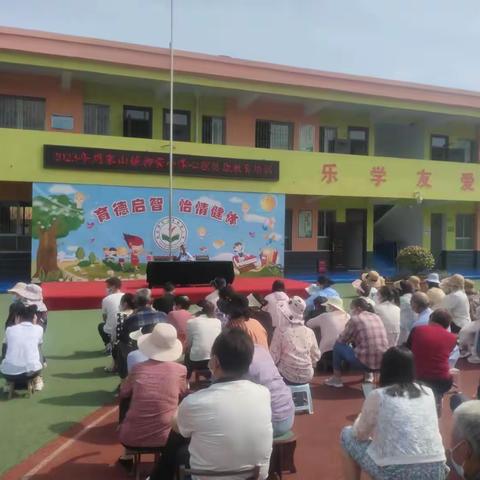 周家山镇柳营小学召开家长会