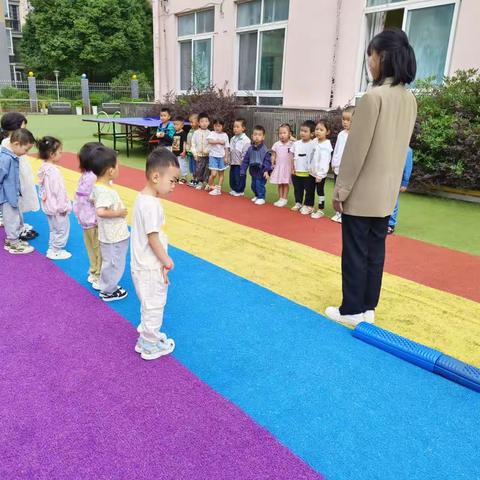 启多思幼儿园小二班第十八周教育教学活动