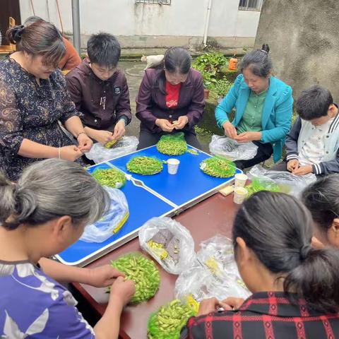 浮江所组织开展母亲节“趣味剥毛豆”比赛客户活动