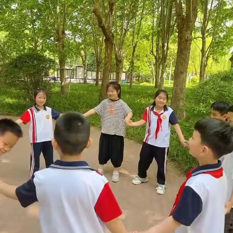 濮阳市第二实验小学2021级八班 志成社团“爱在心中 感恩最美”