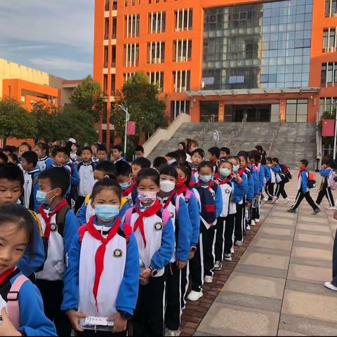 九华和平小学三年级62班，走彭元帅故居加教育基地