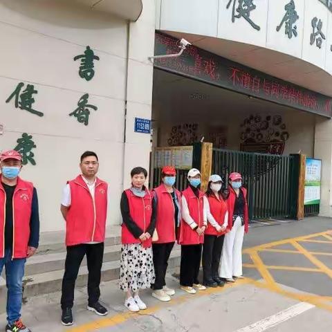 “家校互育，爱心护岗”许昌市健康路小学五（11）班爱心护岗来啦！