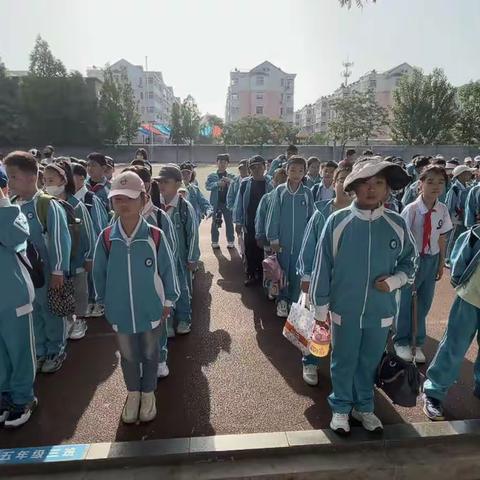 “诗和远方，就在脚下 ”三年级三班研学游记