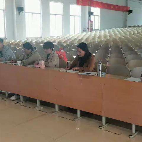 杨庄镇小学组织聚焦“优化课堂助学单、提升课堂效率”教学研讨会活动