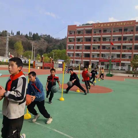 小米小学篮球社团活动