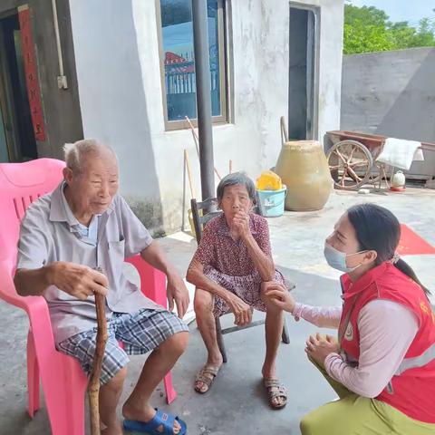 网格员入户走访，关爱特殊人群