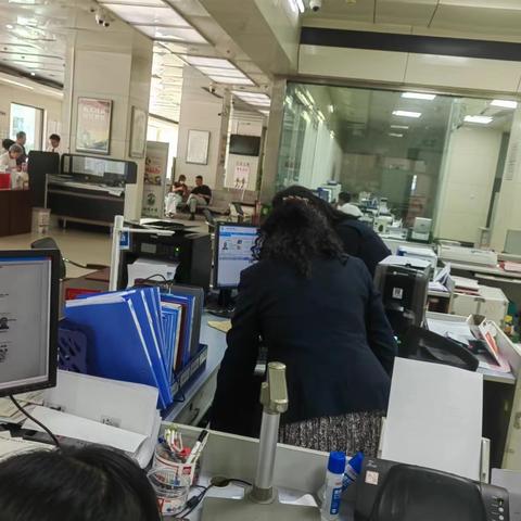 七一支行组织开展制度学习月第四周活动