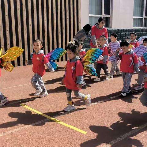 小一班 北大附属幼儿园夏季运动会“传递幸福·感恩母爱，一起来运动”