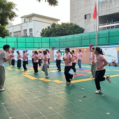 深圳市龙华区欢乐童年第三幼儿园团建