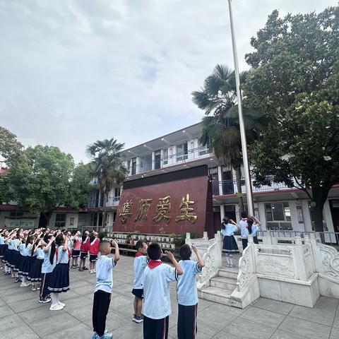 欢乐六一，逐梦远航---社旗县第二小学校一（5）班主题升旗仪式