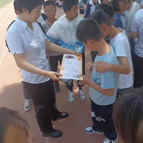 建平农商银行深井支行:反假货币从学生抓起