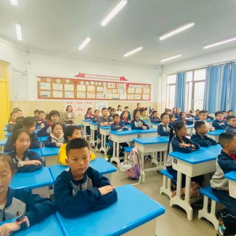 “不忘初心 砥砺前行”主题班会——清镇市时光实验学校家校共育活动周之魅力家长进课堂