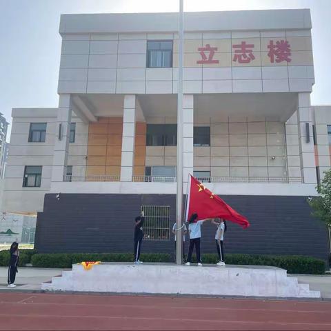 “学会感恩，与爱同行”高新区深圳路小学主题升旗仪式