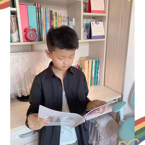 亲子“悦”读 相伴成长 ——周末家庭读书会展示二年三班