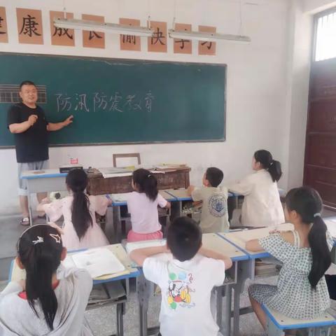 址坊镇南陀小学开展防汛、避震救灾演练