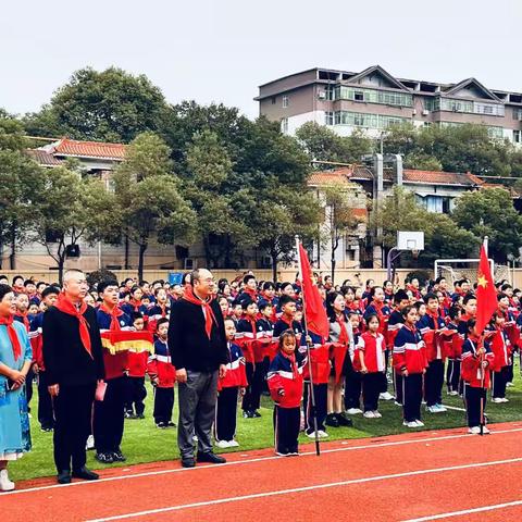 市明志小学举行建队日二年级第二批新队员入队暨“红领巾奖章”个人二星章颁章活动