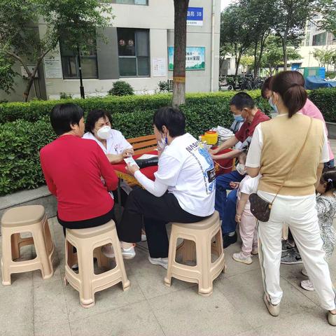 “我为群众办实事，便民手册进社区”华庭社区开展便民手册发放活动