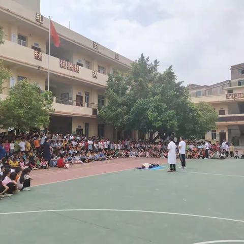 预防溺水，珍爱生命——记龙圩镇卫生院医护人员到梧州市古凤小学开展防溺水急救技能培训