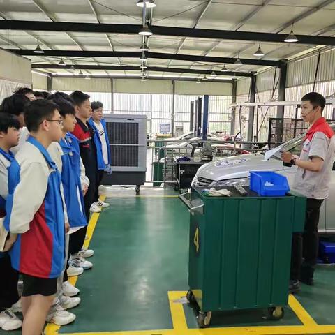 岗位练生，展示技能，发扬工匠精神。重庆市工业学校一2023年职业教育活动周交通运输系汽车维护竞赛活动
