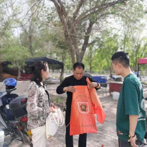 新湖农场建设西路社区组织开展助残走访慰问活动