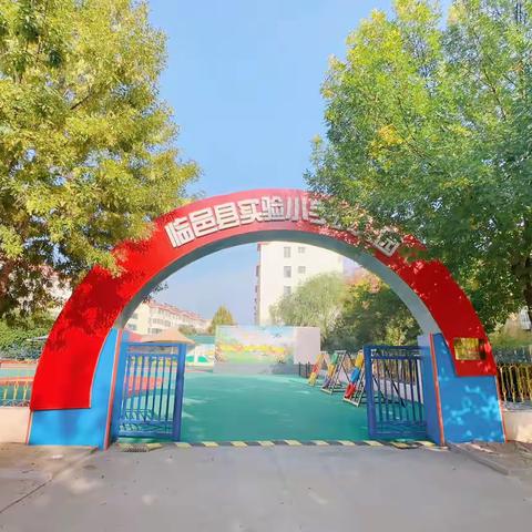 实验小学幼儿园展开了以＂喜迎国庆＂为主题的系列活动