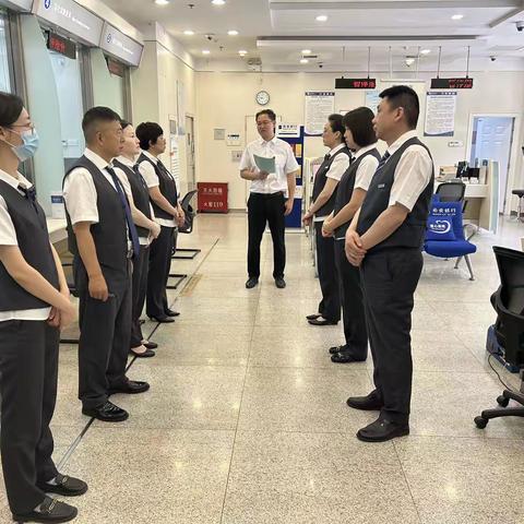 西安银行大寨路支行开展群体性突发事件应急预案演练