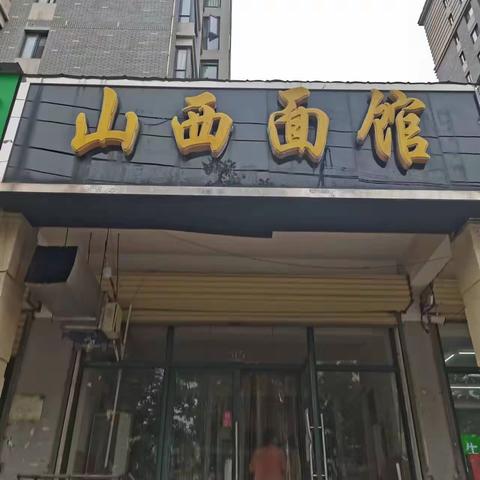 金耀街道办事处香堤湾社区开展油烟治理和消防安全常态化排查工作