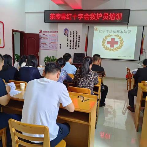 利民办事处开展红十字会救护员培训活动