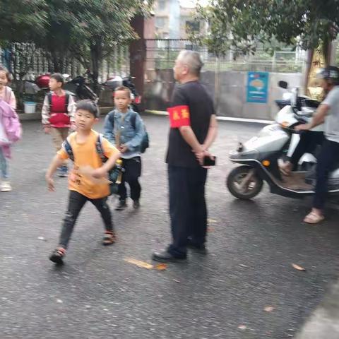 利民办事处开展交通安全劝导