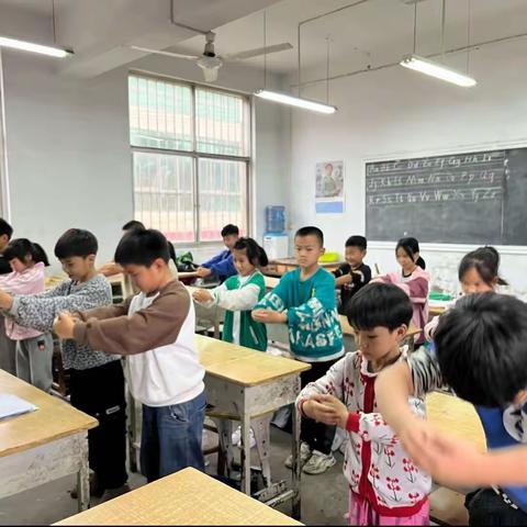 纪念先贤 弘扬国学 传承经典——骆庄小学“孔子诞辰日”拜师礼诵《论语》活动