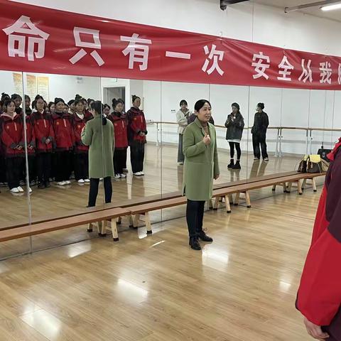 幼儿教育系开展阶段性学习成果汇报展系列活动之啦啦操课程