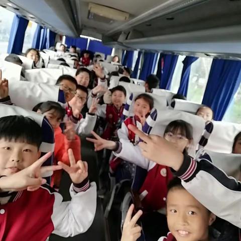 研学旅行，开启智慧之旅。