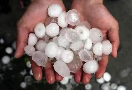 行唐五中积极应对雨雹天气   开展校园安全排查