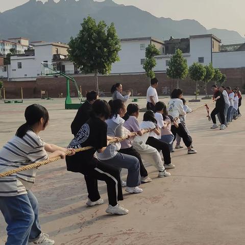 拔河比赛促团结，凝心聚力向未来----固新中心小学拔河比赛活动纪实