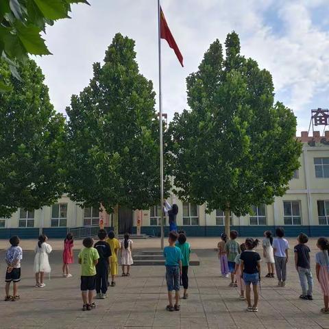 关爱学生幸福成长‖美好‘食’光，安全相伴——范庄小学主题升旗仪式