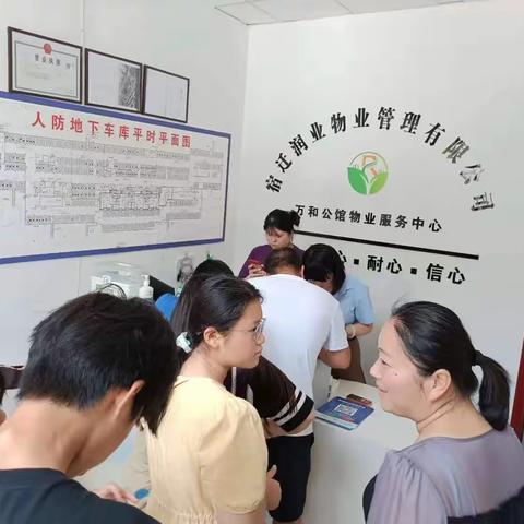 万和公馆润业物业开展“睦邻相约·光影传情”观影活动