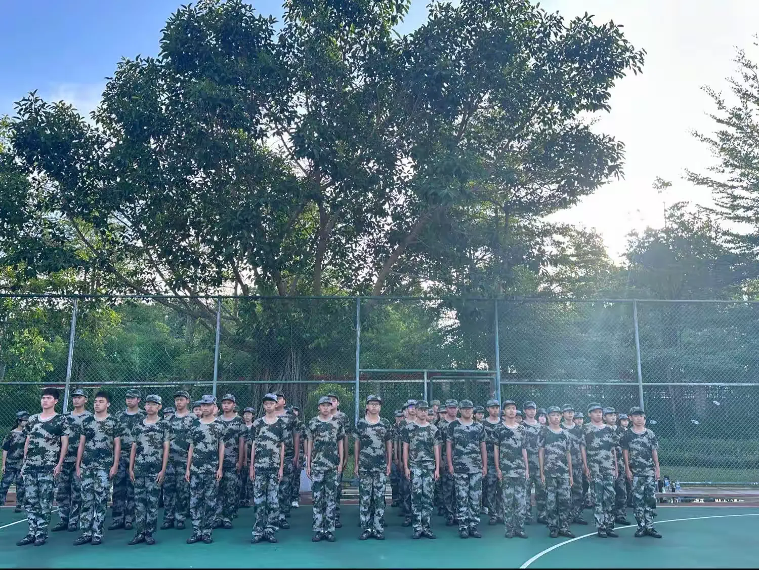 简篇-淬炼青春正当时,海白学子展英姿——记海南中学白沙学校2023级高一军训